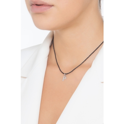 Colgante con inicial P oro blanco 18 quilates