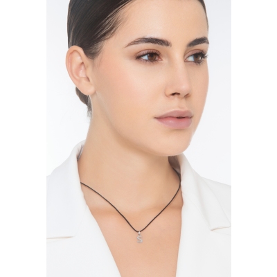 Colgante con inicial S oro blanco 18 quilates