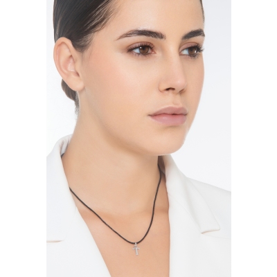 Colgante con la letra inicial T en mayúsculas de oro blanco 18k