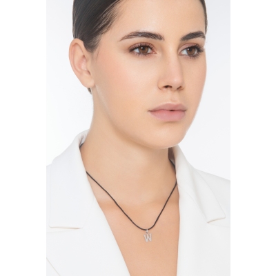 Colgante con inicial W oro blanco 18 quilates