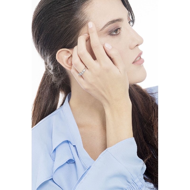 Media alianza con 5 diamantes 1,25 quilates en oro de 18 kilates Media alianza con 5 diamantes 1,25 quilates en oro de 18 kilates