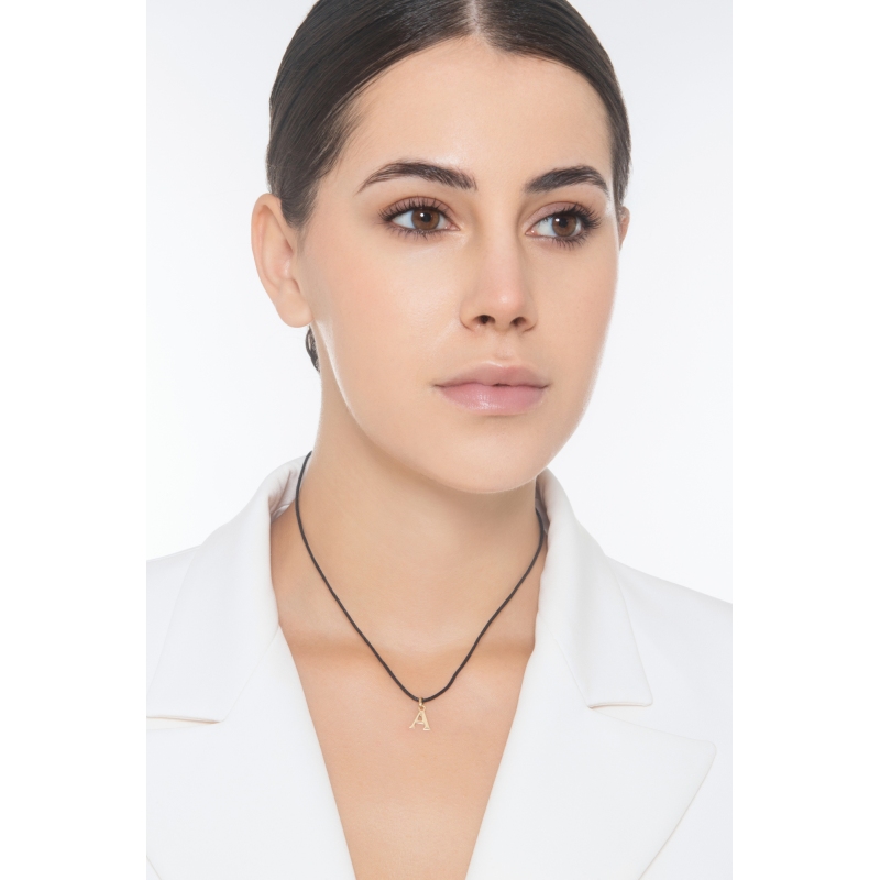 Colgante con letra inicial A en oro amarillo 18 quilates