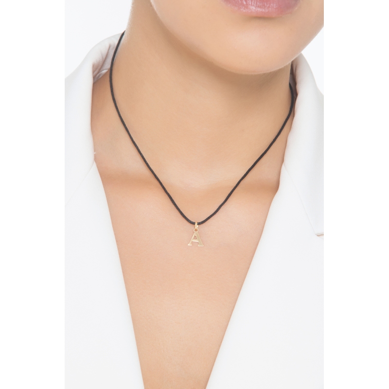 Colgante con letra inicial A en oro amarillo 18 quilates