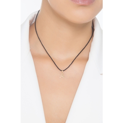 Colgante con letra inicial A en oro amarillo 18 quilates