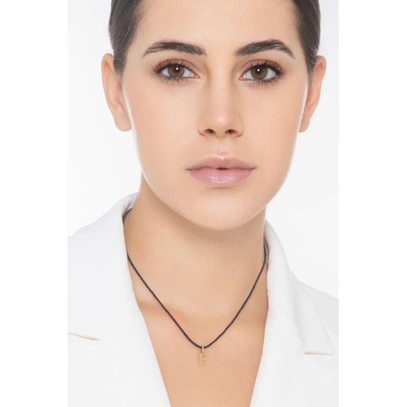 Colgante con la letra inicial F en oro amarillo 18 quilates