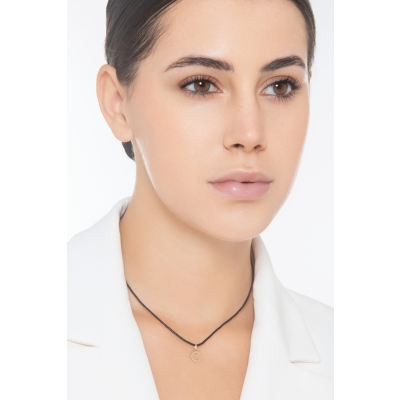 Colgante con la letra inicial G en oro amarillo 18 quilates