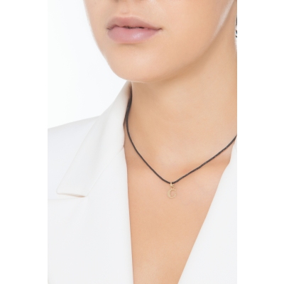 Colgante con la letra inicial G en oro amarillo 18 quilates