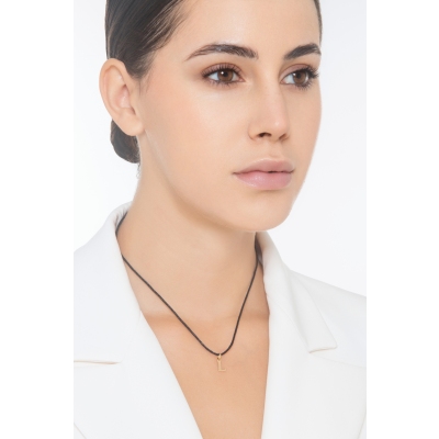 Colgante con la letra inicial L en oro amarillo 18 quilates