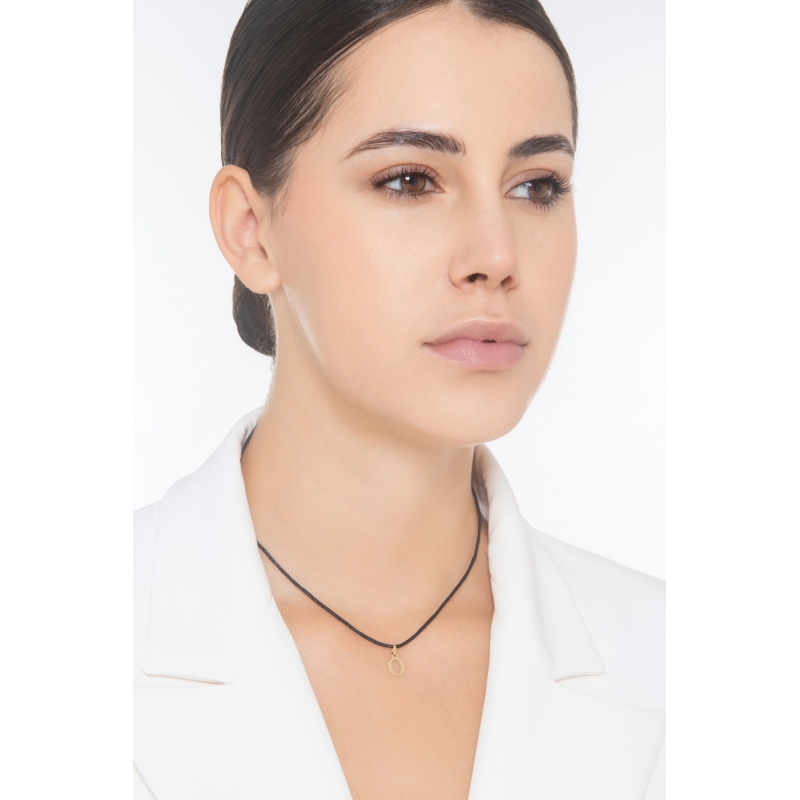 Colgante con letra inicial O