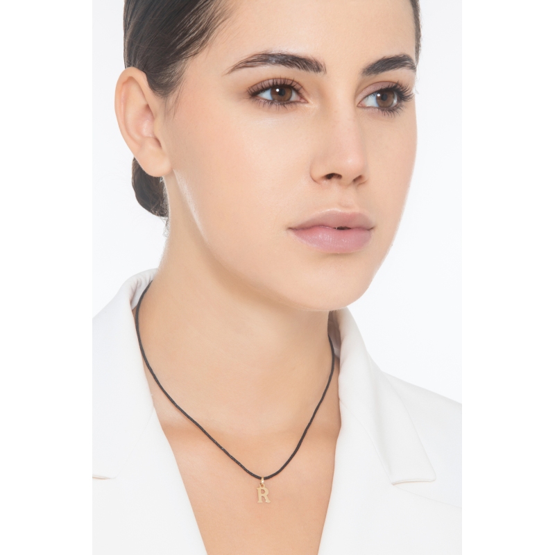 Colgante con letra inicial R
