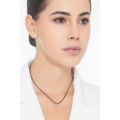 Colgante con letra inicial R