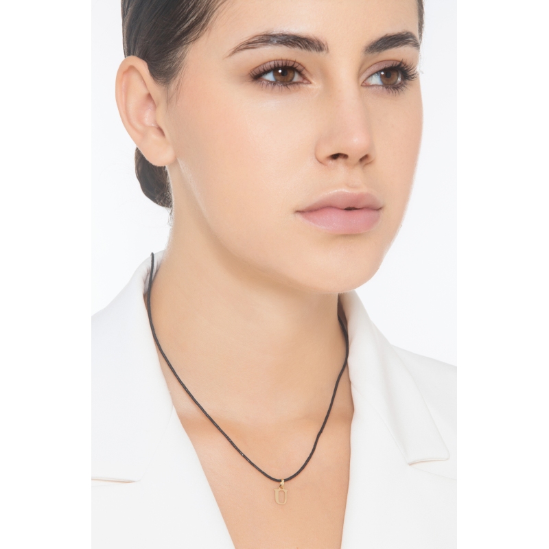 Colgante con letra inicial U