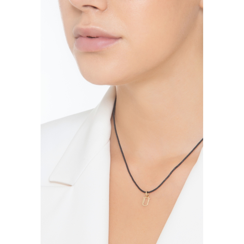 Colgante con letra inicial U