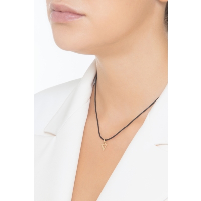 Colgante con letra inicial V