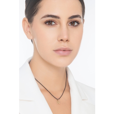 Colgante con letra inicial W