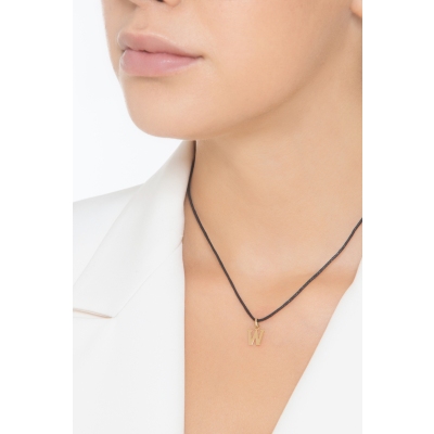 Colgante con letra inicial W