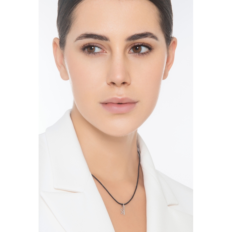 Colgante con inicial A oro blanco 18 quilates