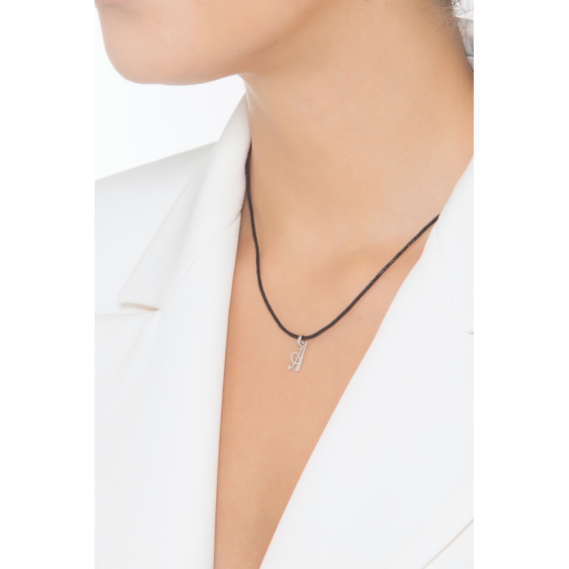 Colgante con inicial A oro blanco 18 quilates