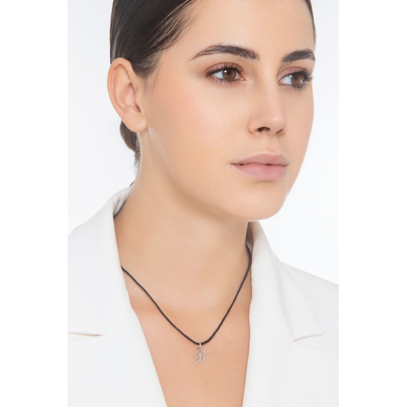 Colgante con inicial letra B en oro blanco de 18kt