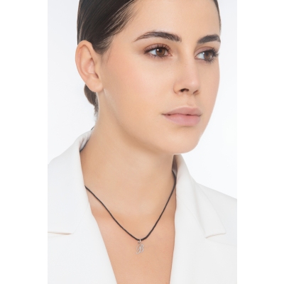 Colgante con inicial letra B en oro blanco de 18kt
