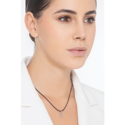 Colgante con inicial C oro blanco 18 quilates