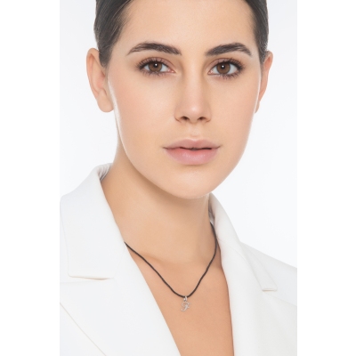 Colgante con la letra inicial F en cursiva