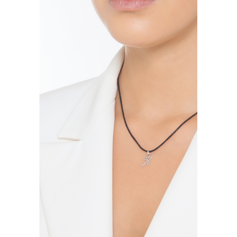 Colgante con la letra inicial H en oro blanco de 18k Colgante con la letra inicial H en oro blanco de 18k