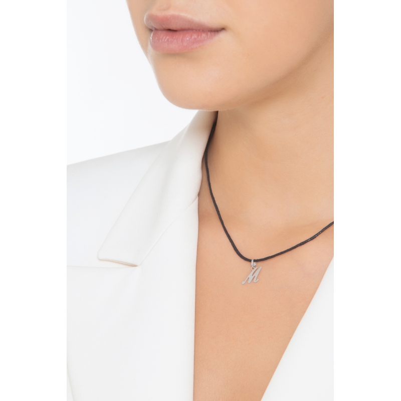Colgante con inicial M cursiva oro blanco 18 quilates Colgante con inicial M cursiva oro blanco 18 quilates