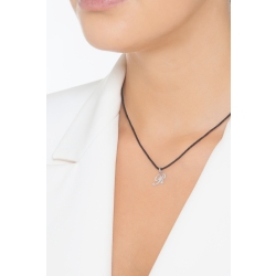 Colgante con la letra R en oro blanco de 18k 2