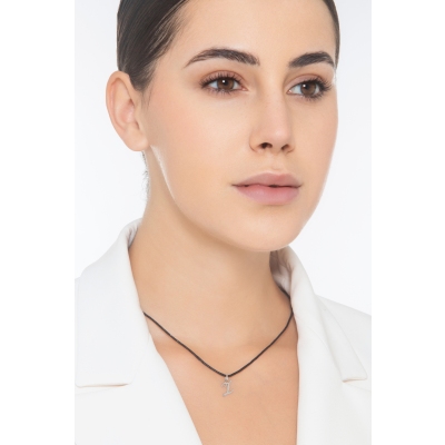Colgante con la letra Z en oro blanco de 18k.