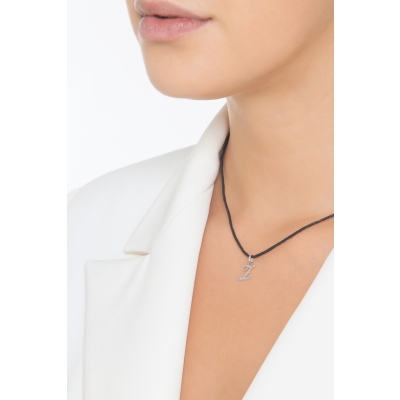 Colgante con la letra Z en oro blanco de 18k.