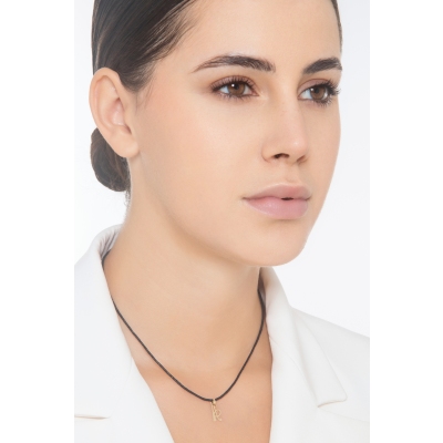 Colgante con letra inicial A en cursiva