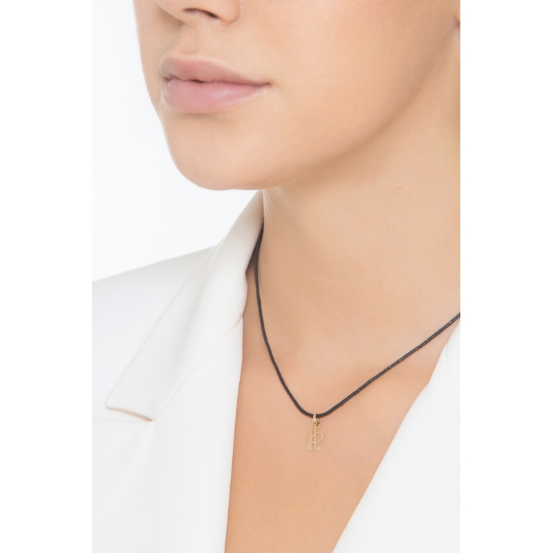 Colgante con letra inicial A en cursiva