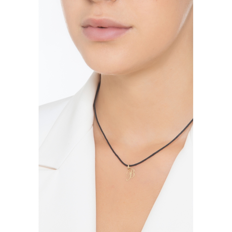 Colgante con letra inicial B en cursiva