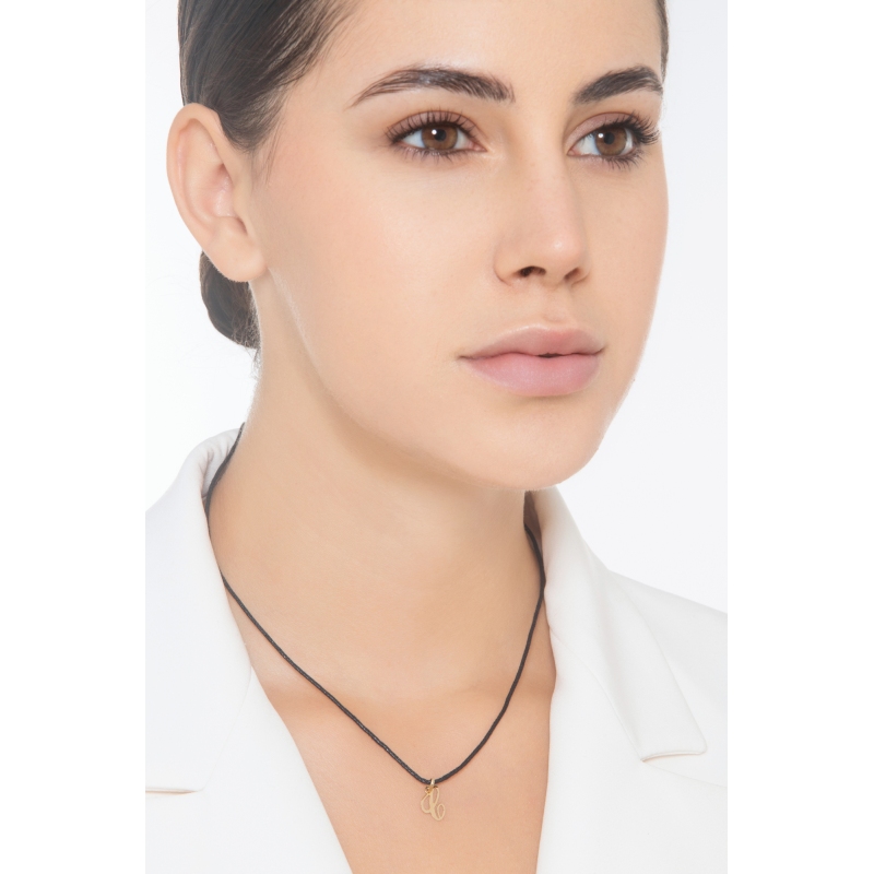 Colgante con letra inicial C