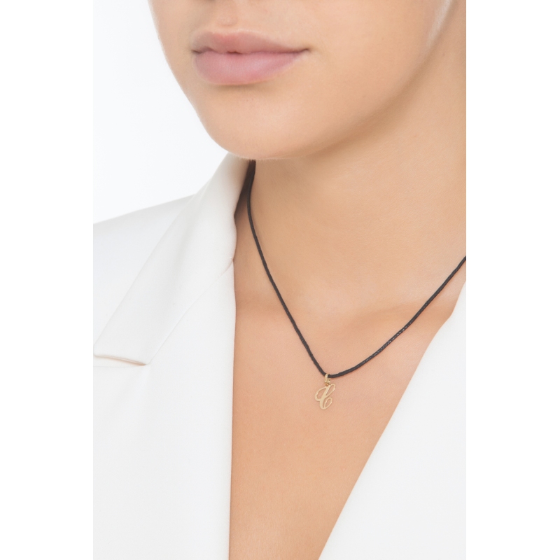 Colgante con letra inicial C