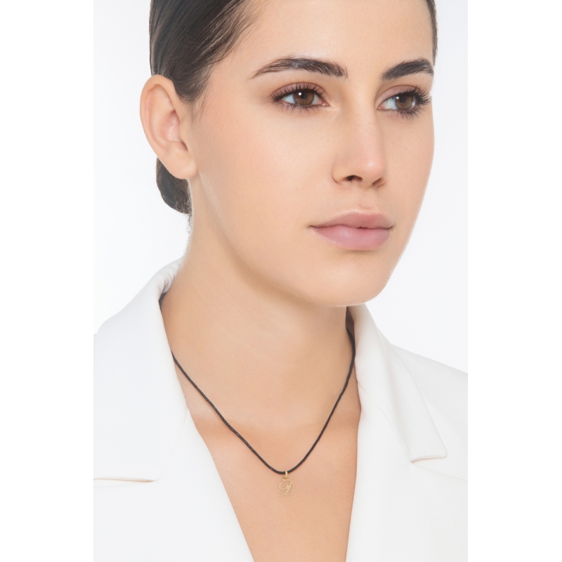 Colgante con letra inicial D