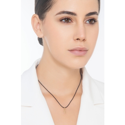 Colgante con letra inicial E