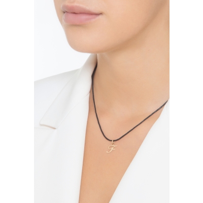 Colgante con letra inicial F