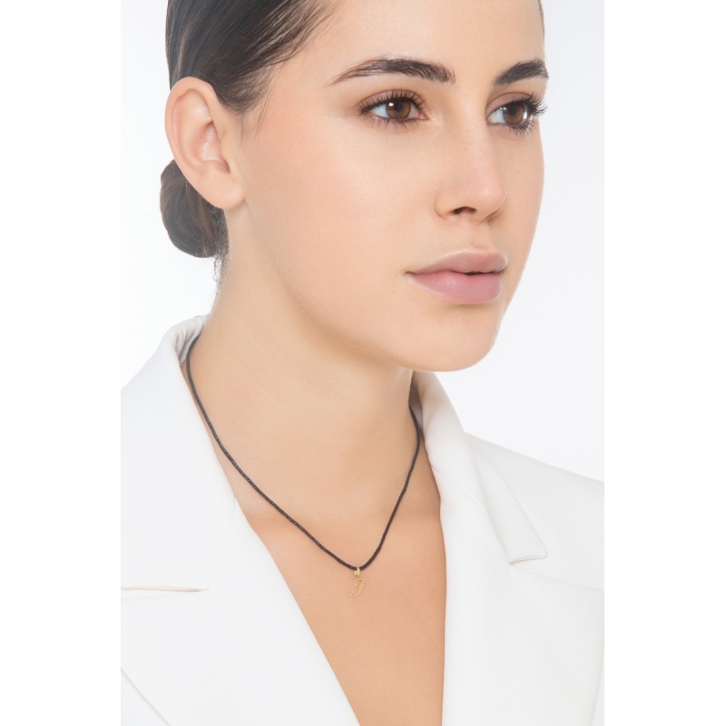 Colgante con letra inicial I