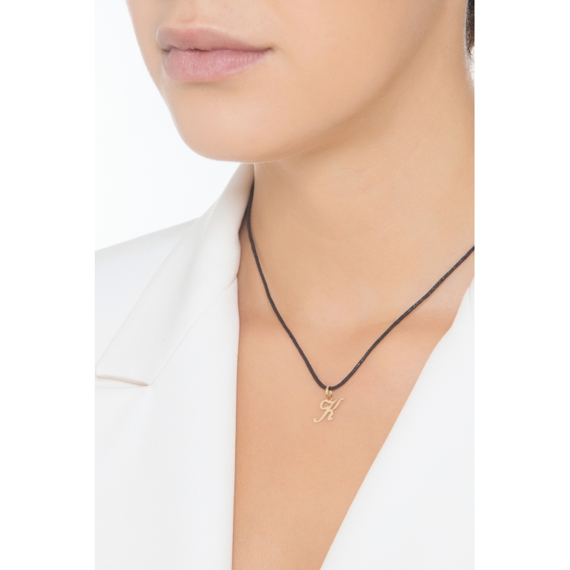 Colgante con la letra inicial K en oro  Colgante con la letra inicial K en oro