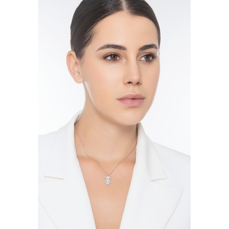 Collar en oro blanco de 18k con colgante niña y diamantes
