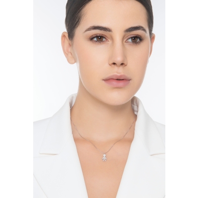 Collar oro blanco 18k con pequeño colgante niño en diamantes