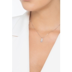 Collar oro blanco 18k con pequeño colgante niño en diamantes 2
