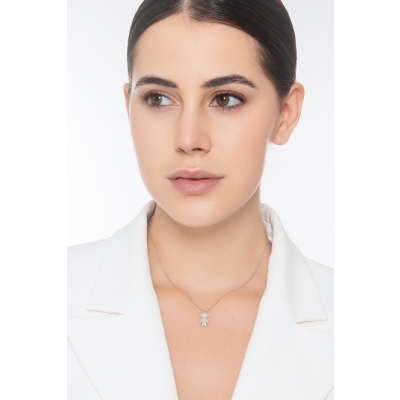 Collar en oro blanco 18k con colgante de niña en diamantes