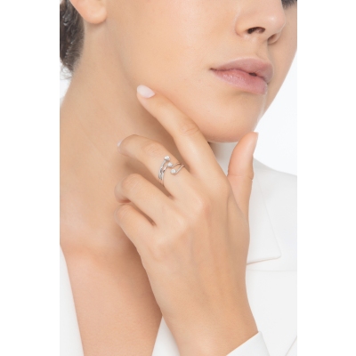 Anillo tres diamantes en oro blanco 18k con 0.30 ct