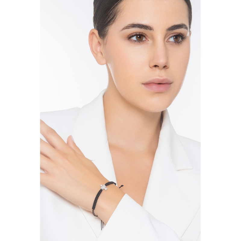 Pulsera con cordón negro y angelito en oro blanco y diamantes