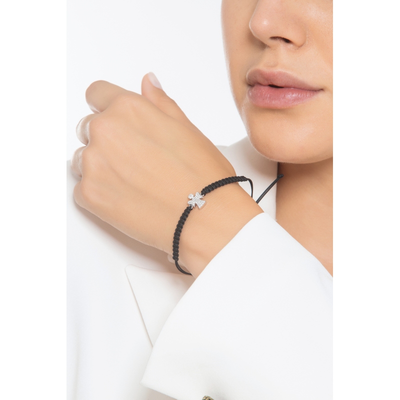 Pulsera con cordón negro y angelito en oro blanco y diamantes