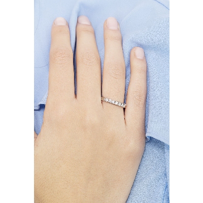 Sortija con 7 diamantes 0,25 quilates en oro blanco de 18 kilates 