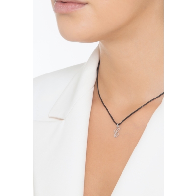 Colgante con inicial E oro blanco 18 quilates